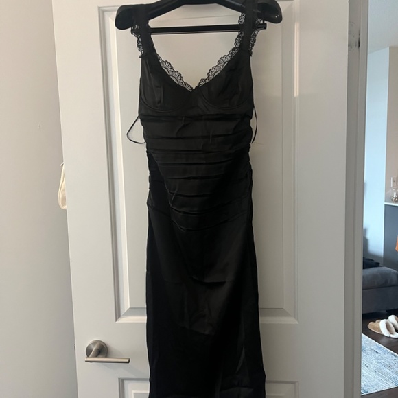 ASTR The Label - Alva Midi Dress in Black - Picture 4 of 4